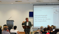 Professor Uwe Sielert sensibilisierte die Mitarbeiter für das Thema Sexualpädagogik mit seinem praxisnahen Vortrag