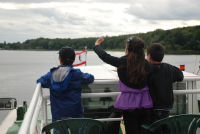 Auch die Kinder aus den familienanalogen Wohngruppen freuten sich über die Dampferfahrt und grüßten die anderen Schiffe ...