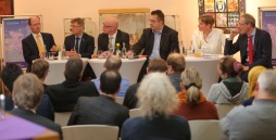 1. Werkstattgespräch mit Jörg Bülow, Heiko Naß, Rolf-Oliver Schwemer, Stefan Studt, Doris Kratz-Hinrichsen und Stefan Kläsener (v.l.) 
(Foto Michael Staudt)