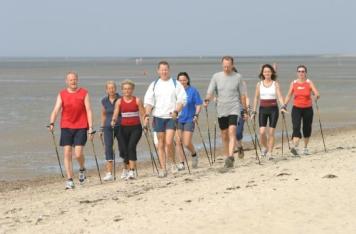 Nordic Walking am Strand von St. Peter-Ording