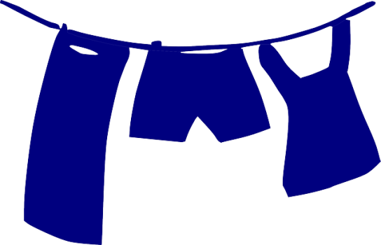 An einer Wäscheleine hängen drei Wäschestücke, ein Kleid, ein Lacken und eine Hose.